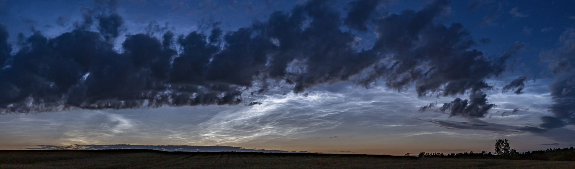 Leuchtende Nachtwolken 06